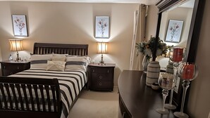A neatly arranged bedroom with a bed, bedside tables, a dresser, and a mirror. - Family-friendly•Quiet•Near Beaches, Parks & Cities (Palm Bay)