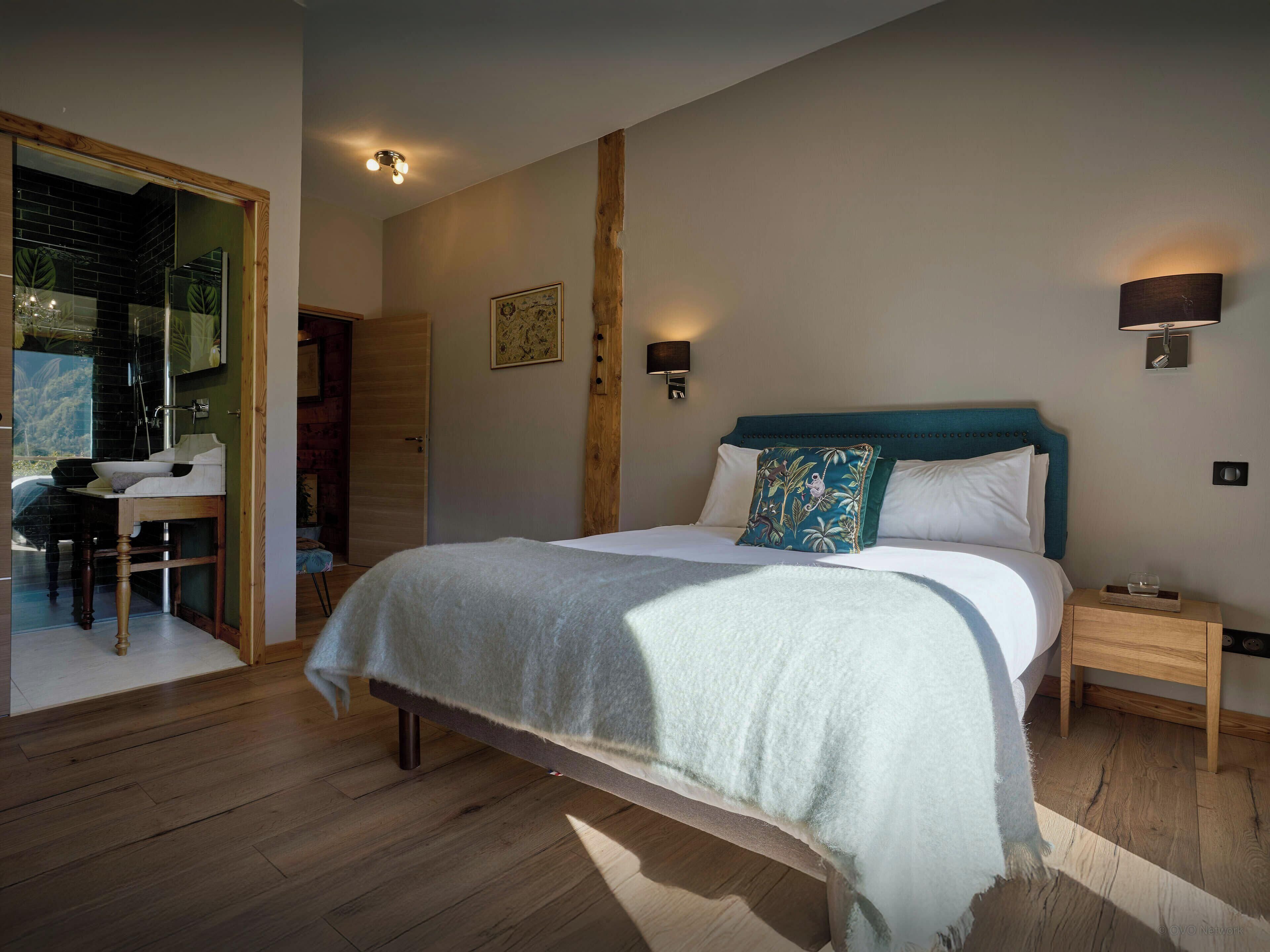 4 bedrooms, WiFi, bed sheets