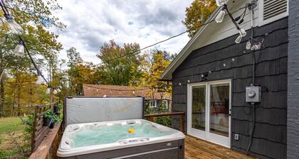 NEW: Cozy One Level w/ Hot Tub in Kerhonkson