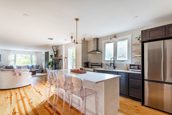 Interior - NEW: Cozy One Level w/ Hot Tub in Kerhonkson (Kerhonkson)