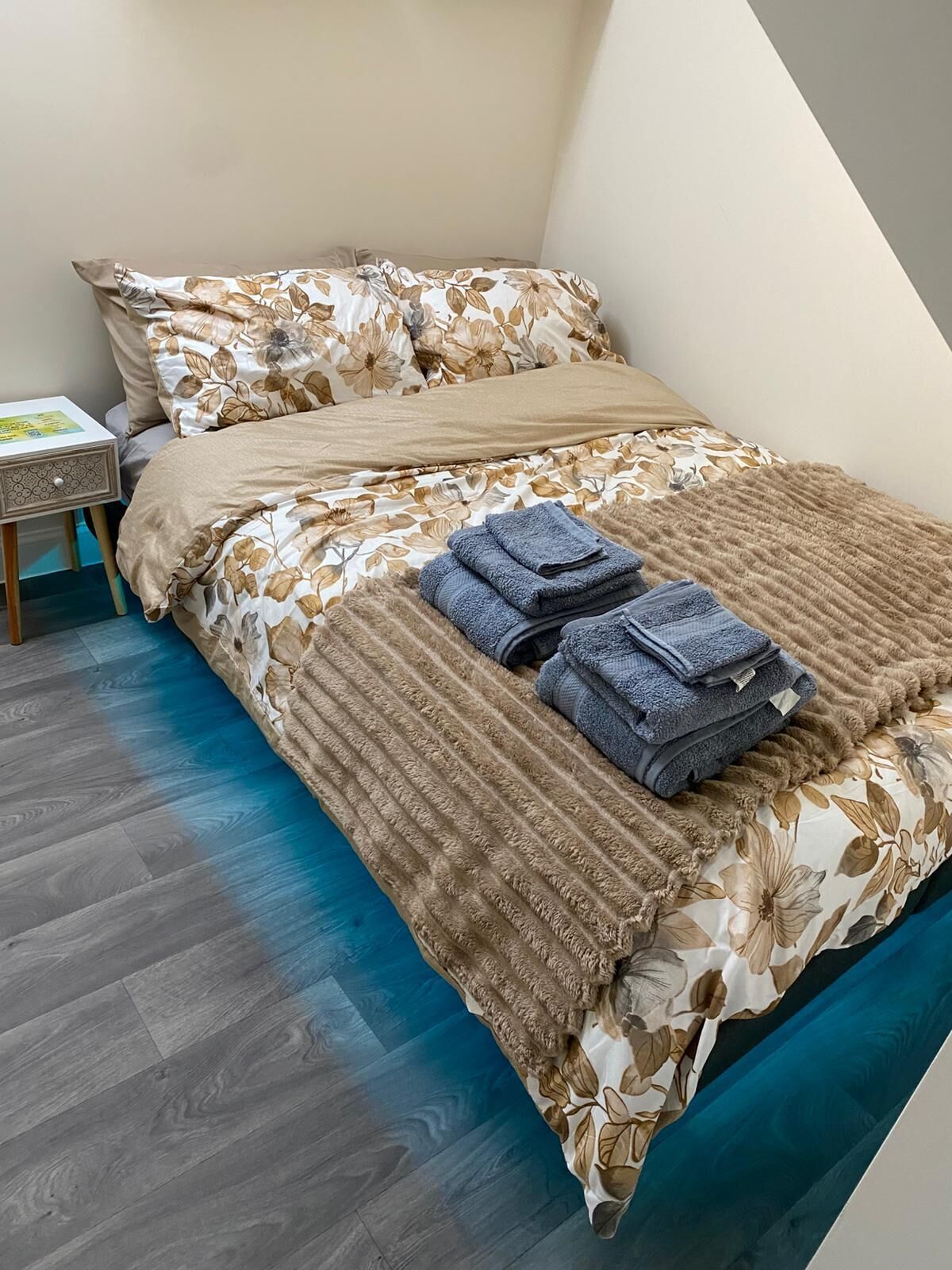 1 室のベッドルーム、WiFi (無料)、ベッドシーツ