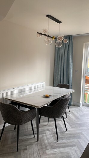 Dining - The Cottontail - Standard Private Room With Breakfast - Tamworth (Tamworth)