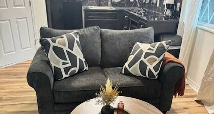 Cozy One-Room Cabin with Kitchen Close to Springs & ATV Trails