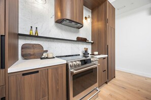 雪櫃、焗爐、爐具、洗碗機