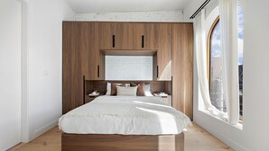 2 bedrooms, iron/ironing board, WiFi (free), bed sheets - The Loft - The Brick Hotel (Toronto)