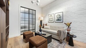 TV - The Loft - The Brick Hotel (Toronto)