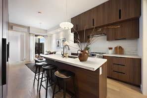 雪櫃、焗爐、爐具、洗碗機