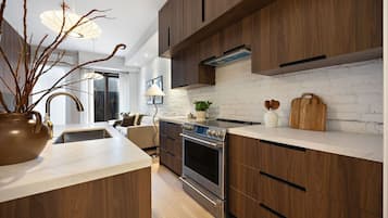 Réfrigérateur, four, plaque de cuisson, lave-vaisselle