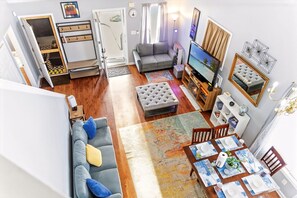 Smart TV, fireplace, music library, stereo - The Grove Cottage, Clayton 3B, 2.5B with King Beds (Clayton)