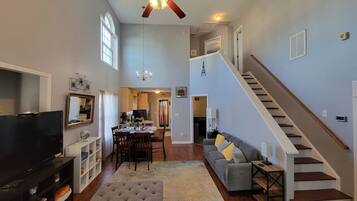 Smart TV, fireplace, music library, stereo