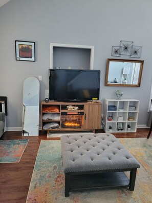Smart TV, fireplace, music library, stereo