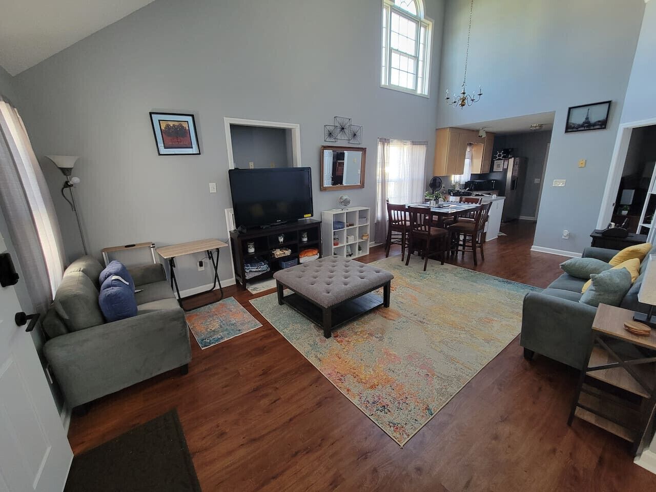 Smart TV, fireplace, stereo