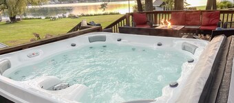 Lakefront Retreat | Hot Tub, Firepit, Kayaks, Dock & Spacious Outdoor Living