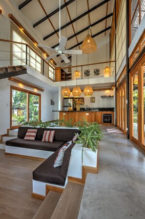 TV - Porto Alegre Resort. 2 villas, 1 pool, 14 guests (Playa Chiquita)