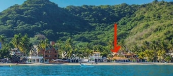 Elena's - 2BR Garden Home - Steps from the Beach