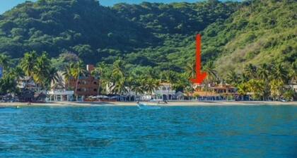 Elena's - 2BR Garden Home - Steps from the Beach