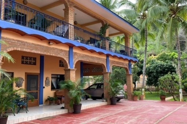 Elena's - Casa Flores