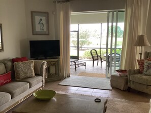 Living area - Charming 2-bedroom house in peaceful Ave Maria with resort ammenities (Ave Maria)