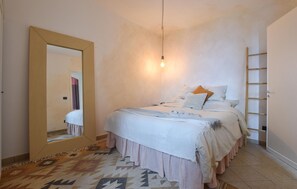 2 bedrooms, iron/ironing board, travel cot, free WiFi
