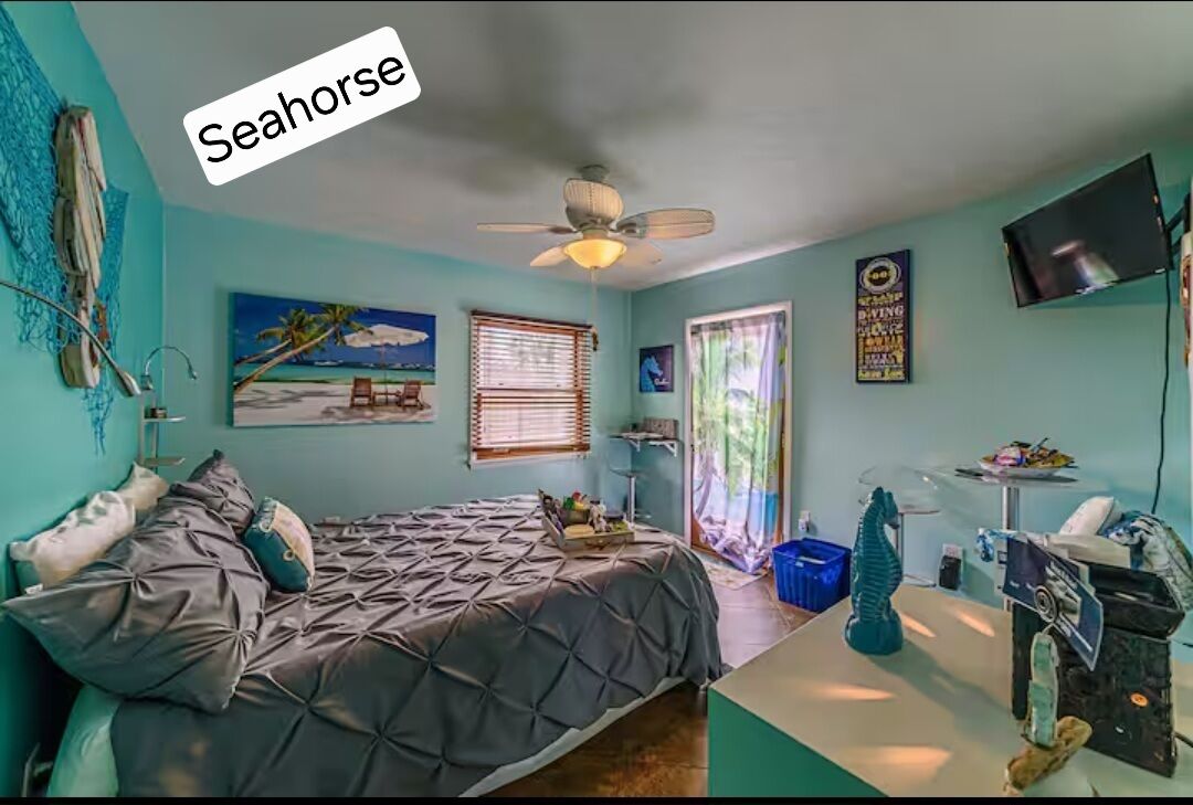 Tabla de planchar con plancha, wifi y ropa de cama 