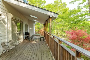 Superior Villa, Patio, Garden View | Outdoor dining