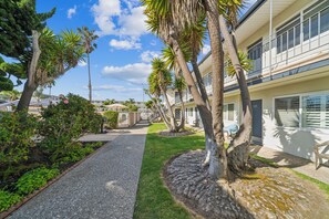 Property grounds - Close to Beach, 1-bedroom Condo Across from Sand! (Carpinteria)