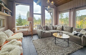 Smart TV, fireplace - Nice home in Tinn Austbygd with sauna (Tinn Austbygd)