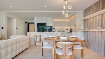 Condo, 2 Bedrooms, Balcony, Ocean View | Dining room