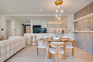 Condo, 2 Bedrooms, Balcony, Ocean View | Dining room