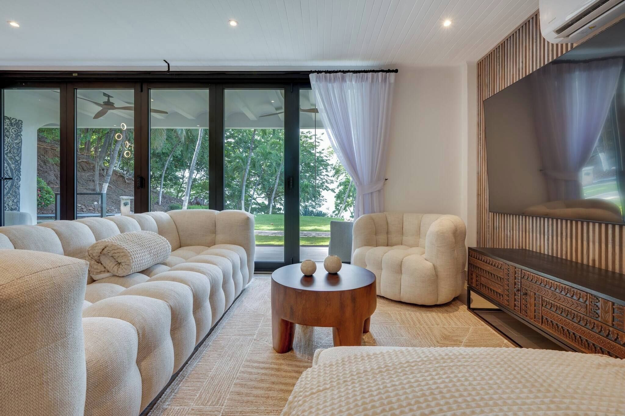 Condo, 2 Bedrooms, Balcony, Ocean View | Living room