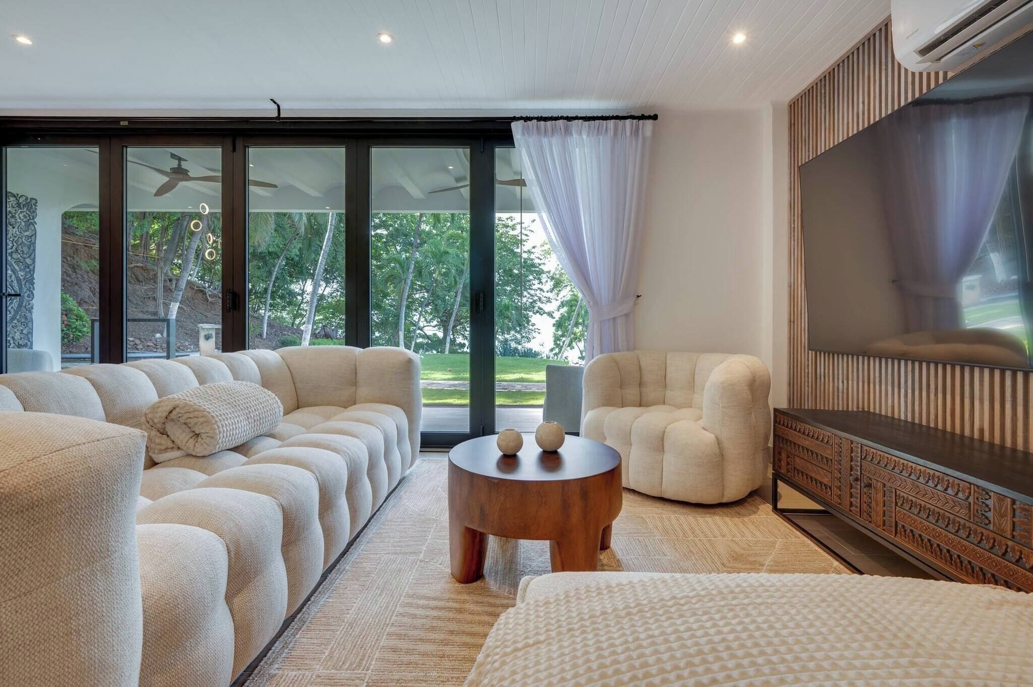 Condo, 2 Bedrooms, Balcony, Ocean View | Living room