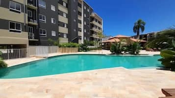 2 piscinas externas
