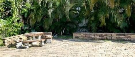 屋外ダイニングエリア