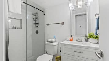 Apartamento, 1 habitación, fumadores, balcón | Baño
