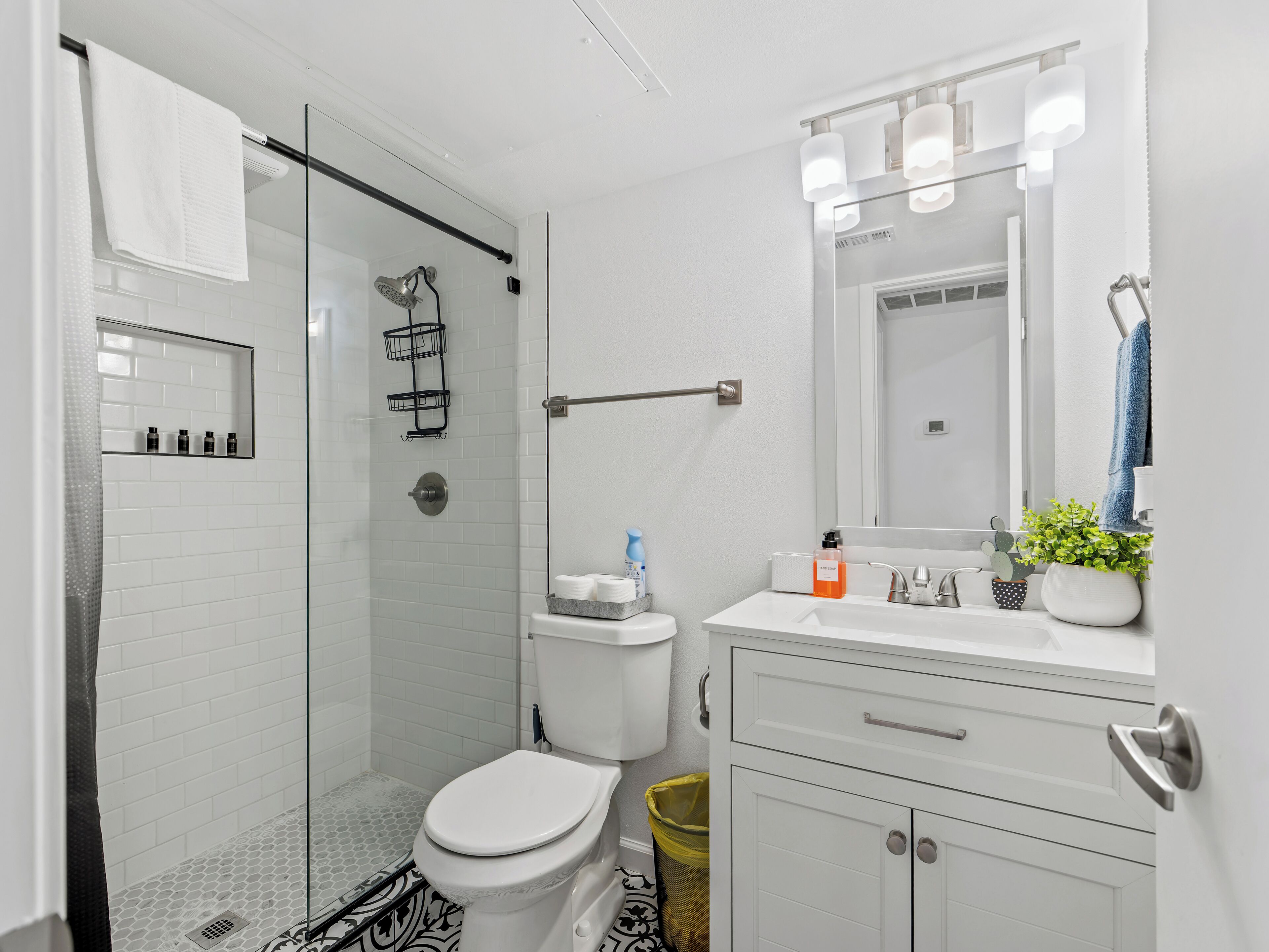 Apartment, 1 Bedroom, Smoking, Balcony | Bathroom