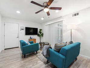 Leilighet, 1 soverom, røyk, balkong | Oppholdsrom