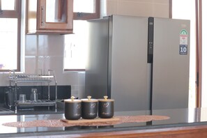 Mikroaaltouuni, uuni, liesi