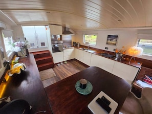 Fridge, microwave, oven, stovetop - Selene - Luxury Houseboat Experience (Chertsey)