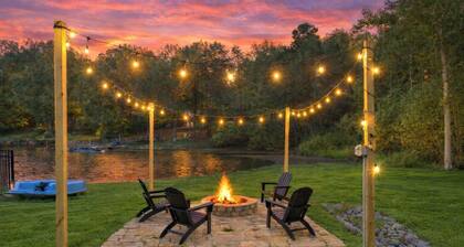 Lakemore by SoCharm | Sleeps 18 | Indoor pickleball