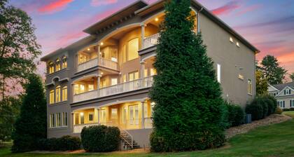 Lakemore by SoCharm | Sleeps 18 | Indoor pickleball