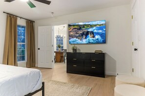 4 bedrooms, desk, iron/ironing board, travel cot - Sleeps 12 | 2 King beds w/ Gym, Ping-Pong, Arcade, BBS Spartanburg & Greenville (Boiling Springs)