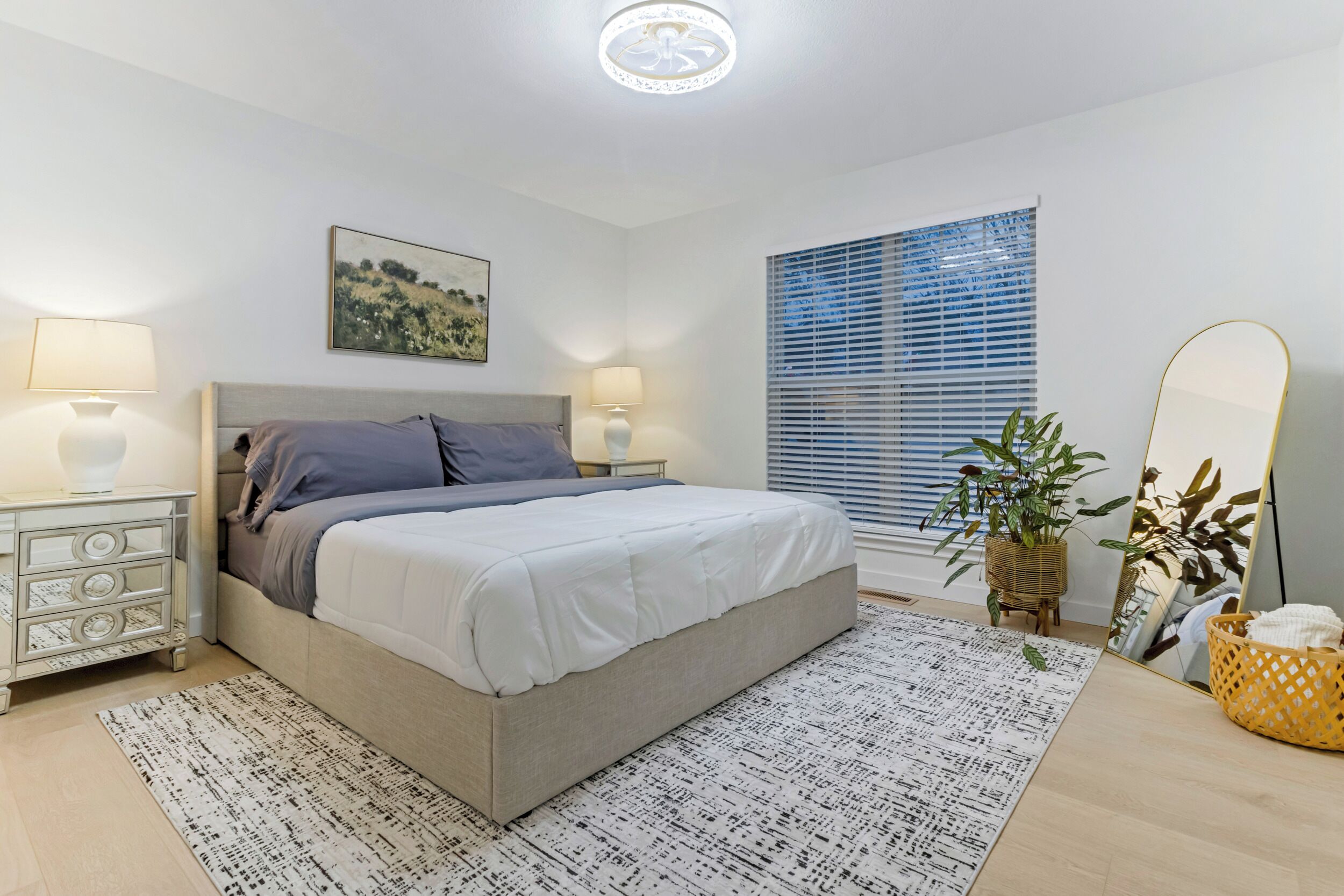 4 bedrooms, desk, iron/ironing board, travel cot