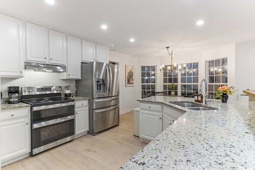 Sleeps 12 | 2 King beds w/ Gym, Ping-Pong, Arcade, BBS Spartanburg & Greenville