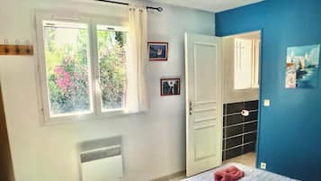 4 habitaciones, tabla de planchar con plancha y wifi gratis