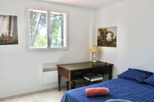 4 habitaciones, tabla de planchar con plancha y wifi gratis