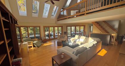 THE BIJOU - a Precious Gem in the Green Mountains. HOT TUB, PET OK, HANDICAP