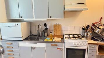 Classic Apartment, City View | Private kitchen