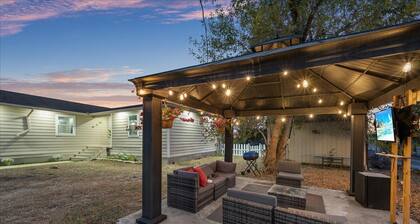 Cozy Thanksgiving Escape • Farmhouse vibes • Pet Friendly