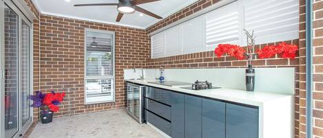 ثلاجة، ميكروويف، فرن، موقد طهي مسطح