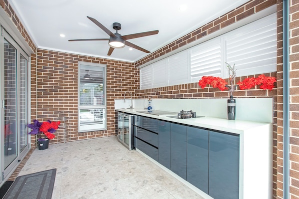 Køleskab, mikrobølgeovn, ovn, kogeplade